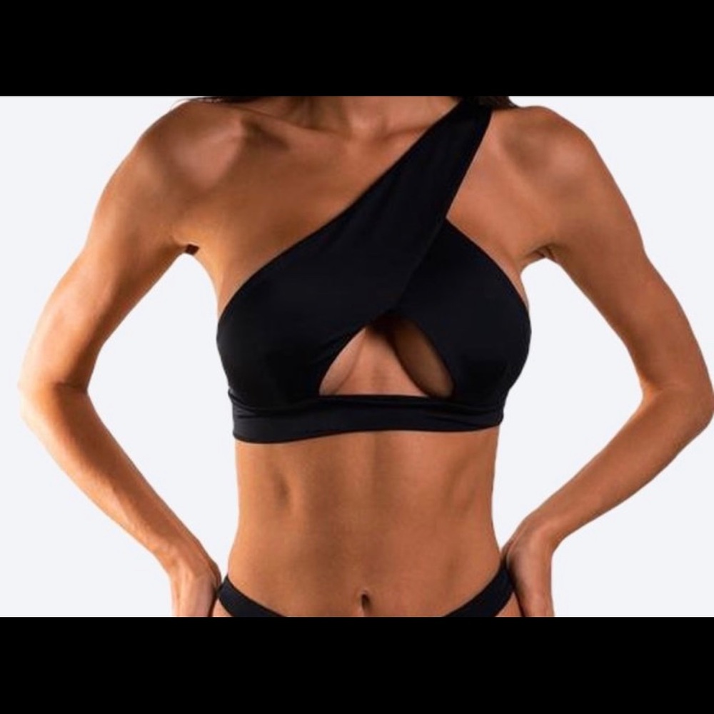 Sexy cute black bikini top!